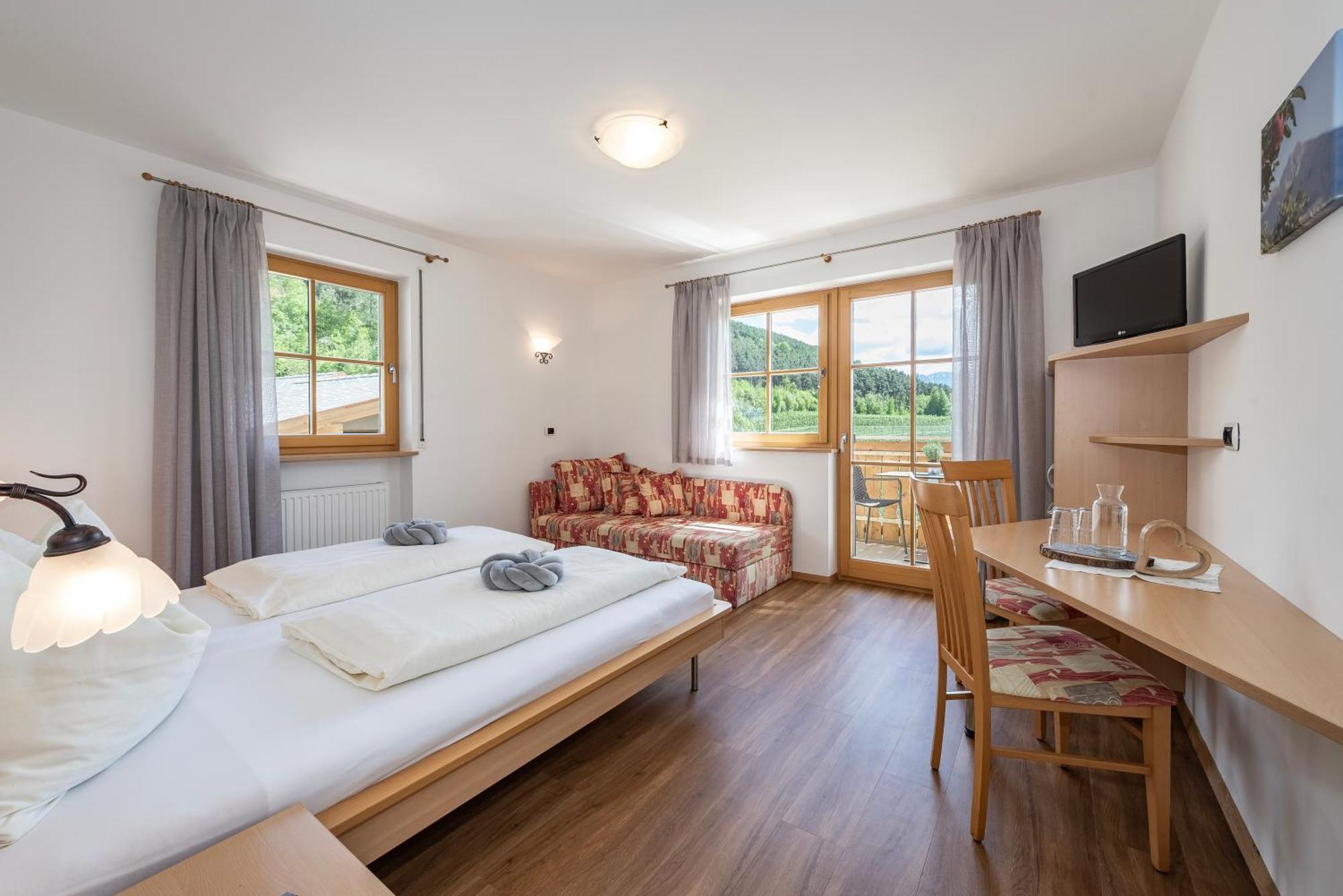Trinnerhof- Hof Chalets Und Obsthof Mit Zimmer Natz-Schabs Exterior foto
